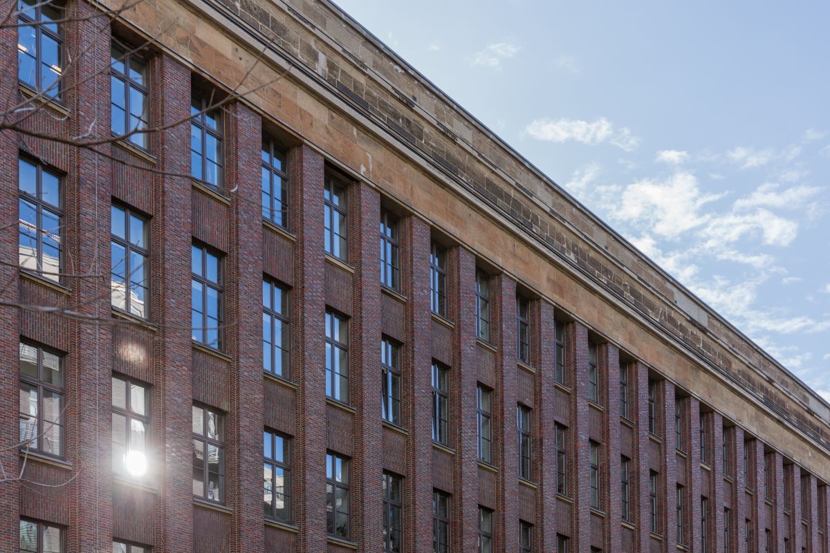 Außenansicht des Bürogebäudes Keibelstraße 36 in Berlin. In dem Gebäude befinden sich unter anderem Büros der BIM.