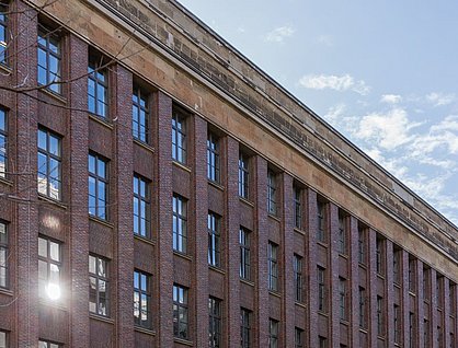 Außenansicht des Bürogebäudes Keibelstraße 36 in Berlin. In dem Gebäude befinden sich unter anderem Büros der BIM.